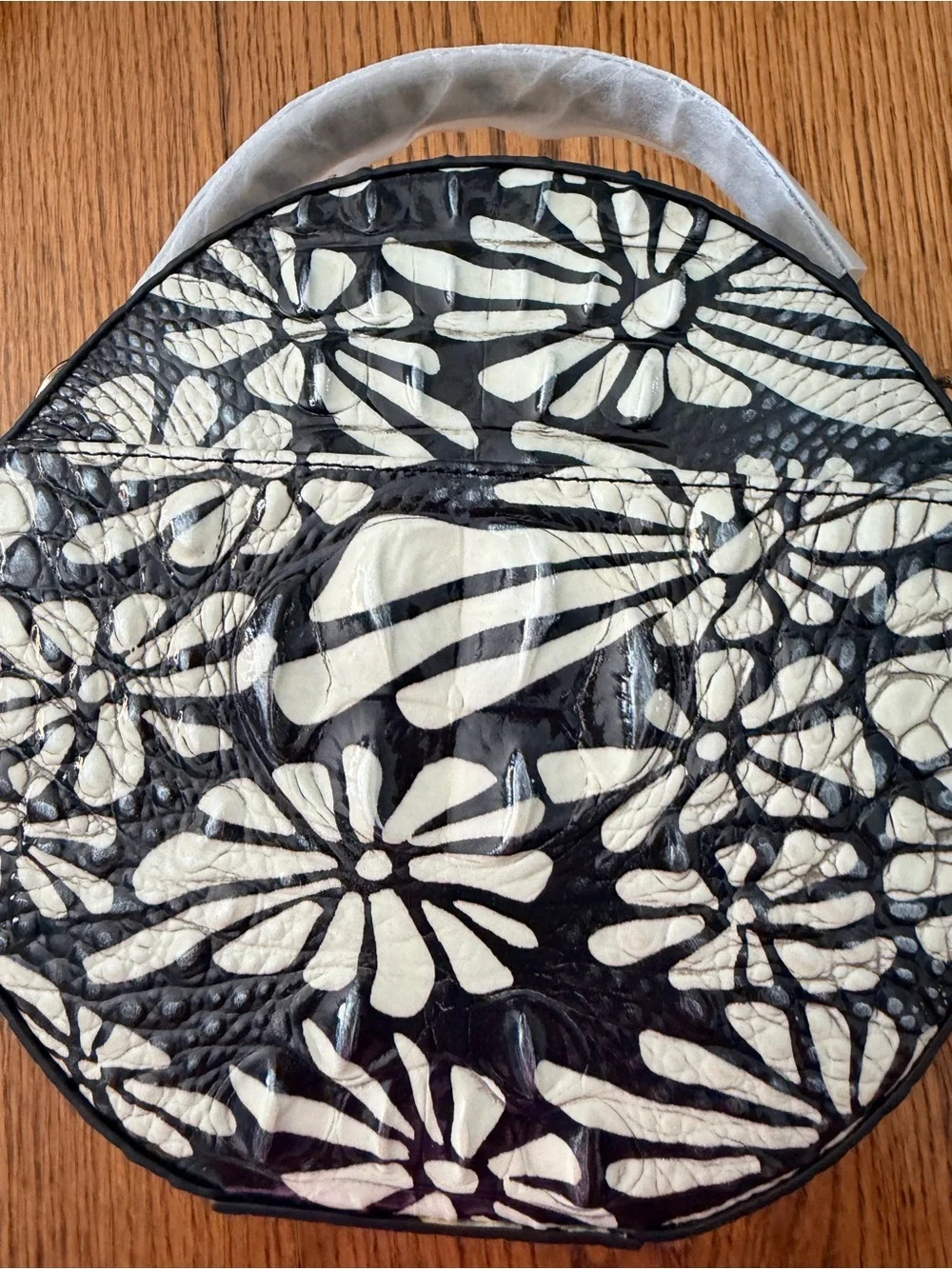 Brahmin Lane Daisy Batik Melbourne Round Floral-Embossed Crossbody Black & White